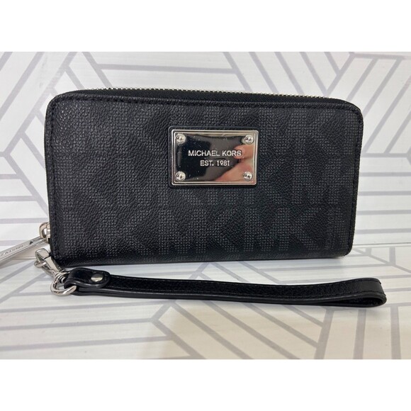 MICHAEL KORS Jet Set Black Monogram Wristlet  Wallet EUC - Picture 12 of 12